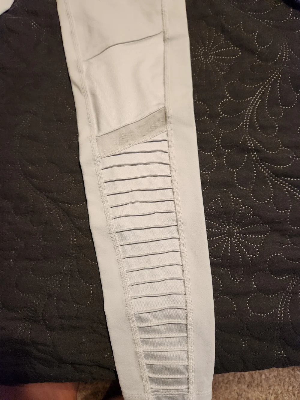 ALO Yoga Light Gray Moto Ribbed Jeggings